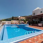 Romantica Lovely 4 Bedroom Private Heated Pool 아데제